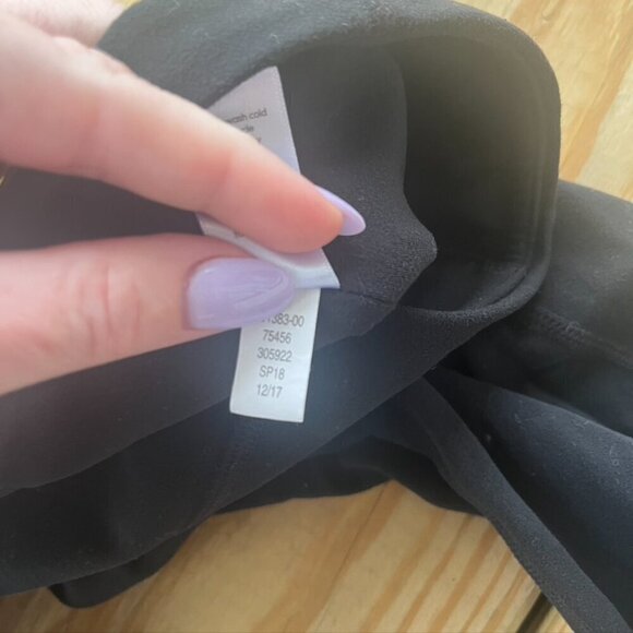 ** Athleta Black Yoga Salutation Crop Pants Leggings Size Small - Picture 9 of 10